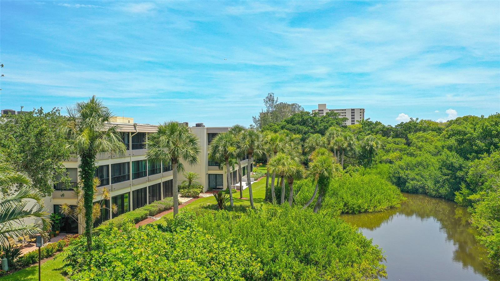 WHISPERING SANDS - Residential