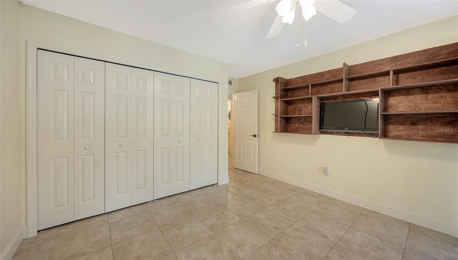 WHISPERING SANDS - Residential