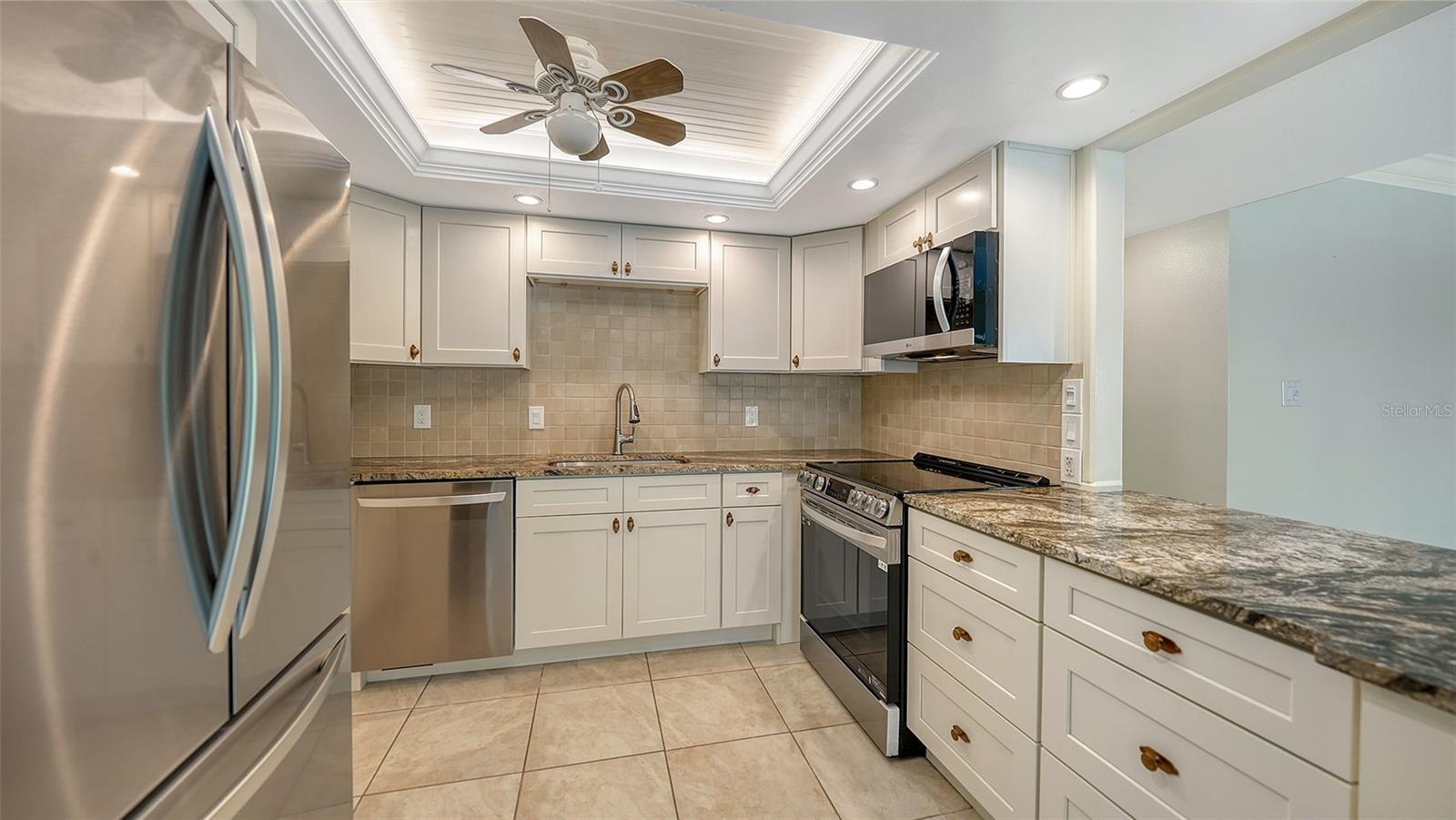 WHISPERING SANDS - Residential