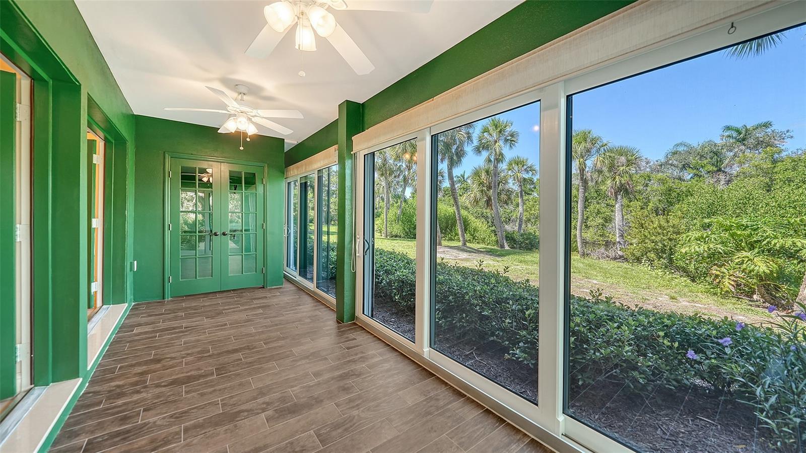 WHISPERING SANDS - Residential
