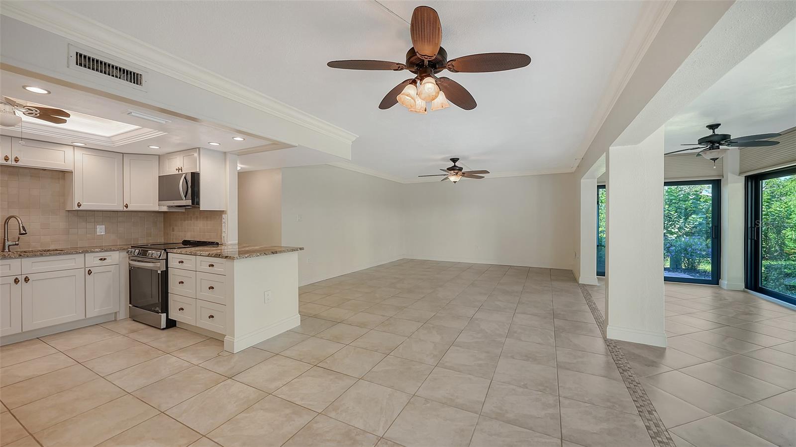 WHISPERING SANDS - Residential