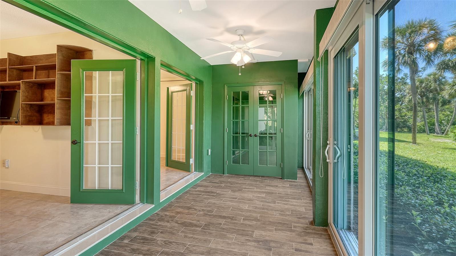WHISPERING SANDS - Residential