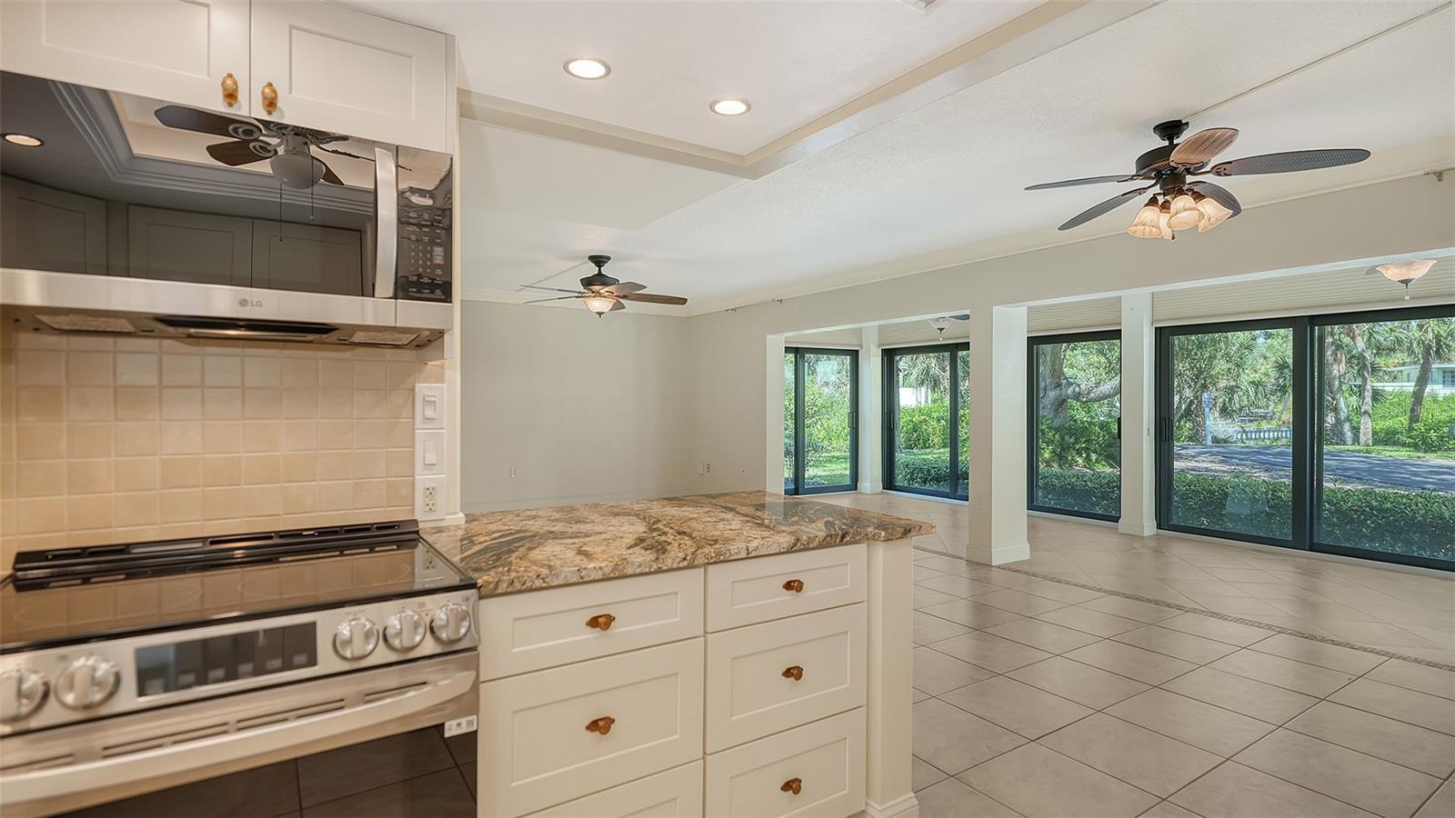 WHISPERING SANDS - Residential