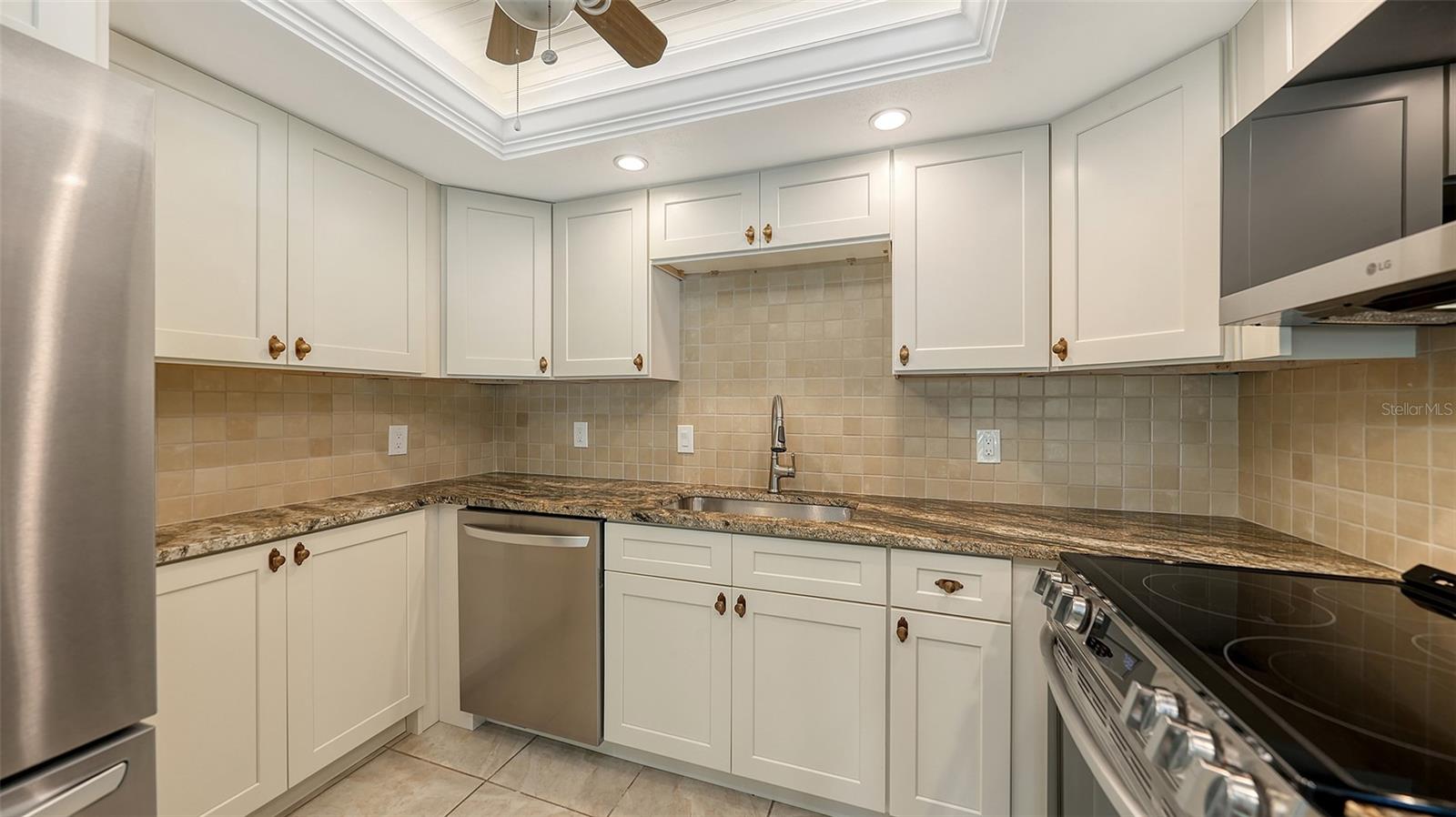 WHISPERING SANDS - Residential