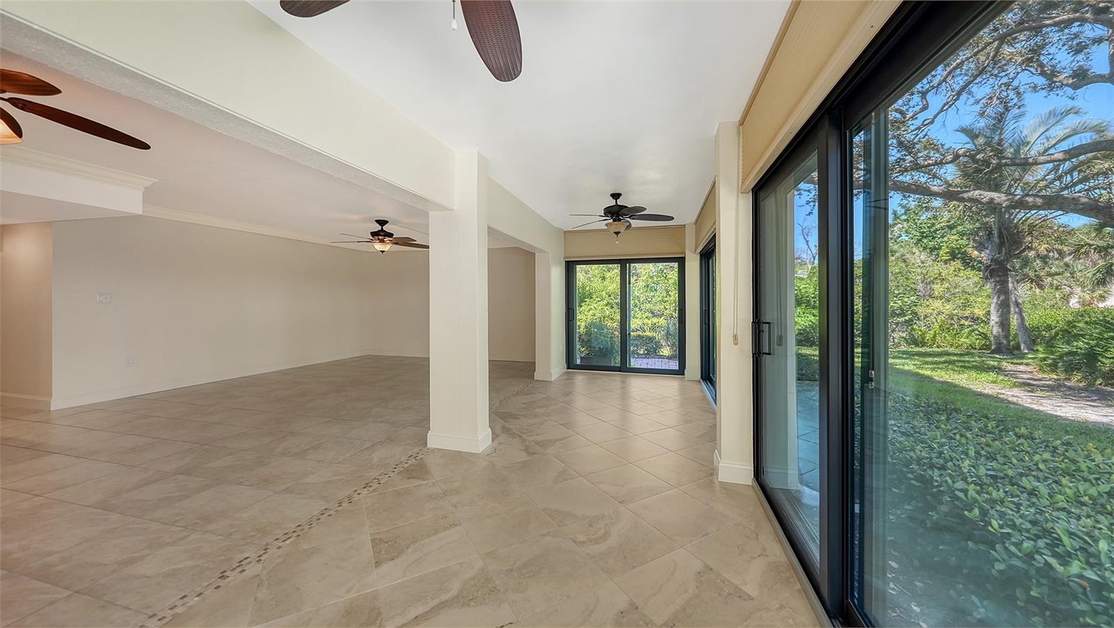 WHISPERING SANDS - Residential