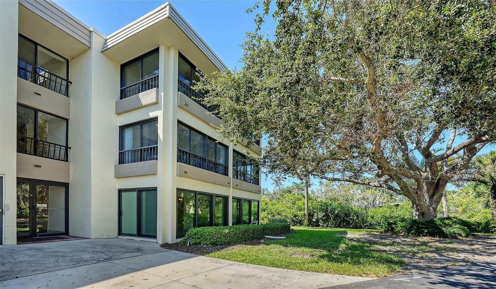WHISPERING SANDS - Residential
