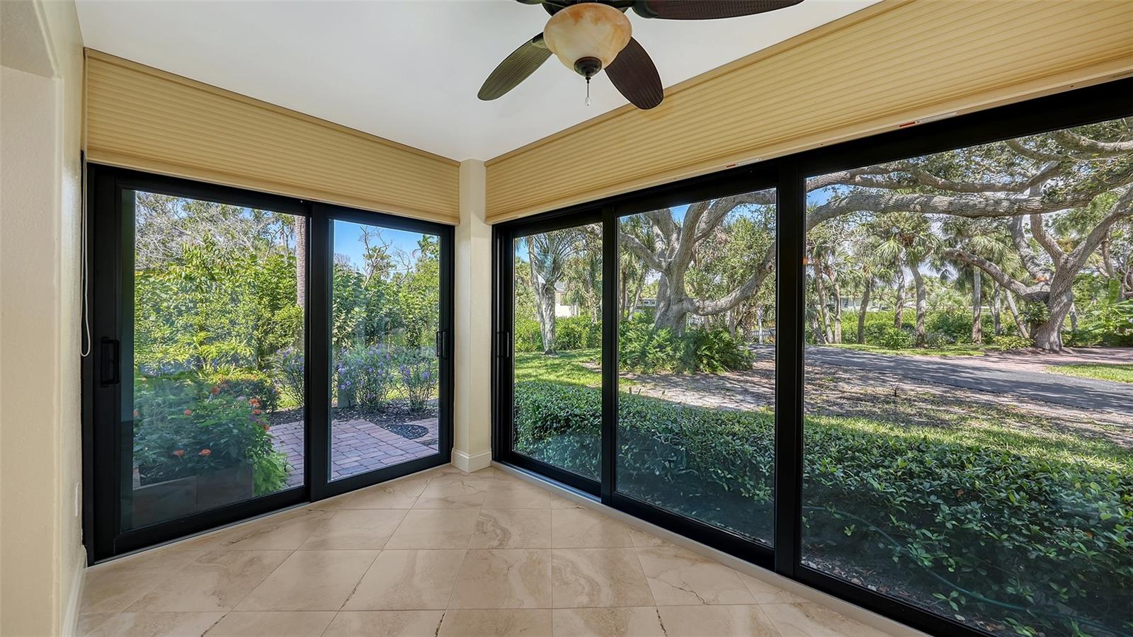 WHISPERING SANDS - Residential