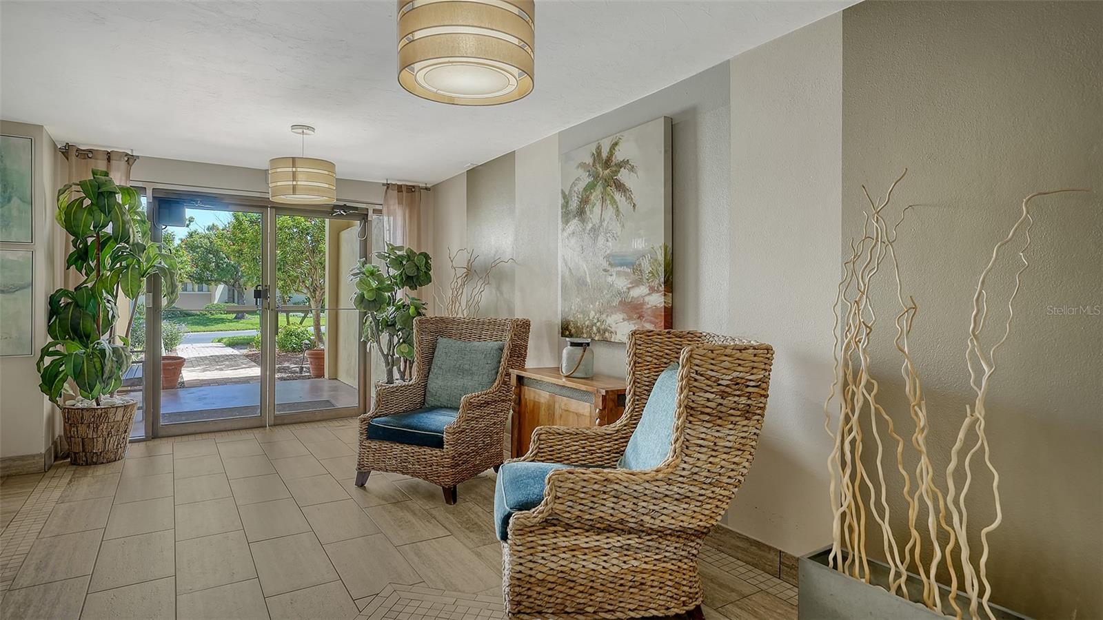 WHISPERING SANDS - Residential
