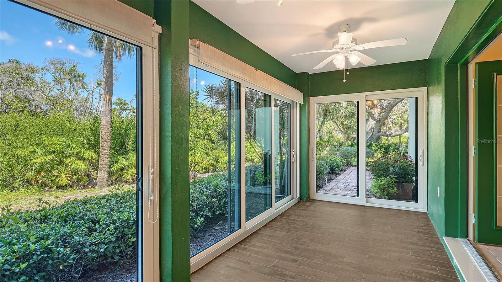 WHISPERING SANDS - Residential