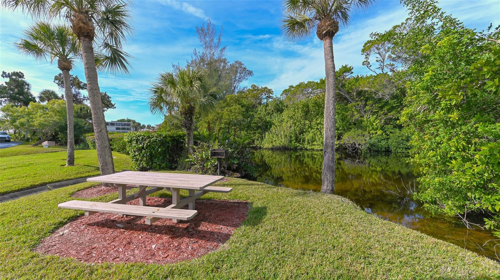 WHISPERING SANDS - Residential