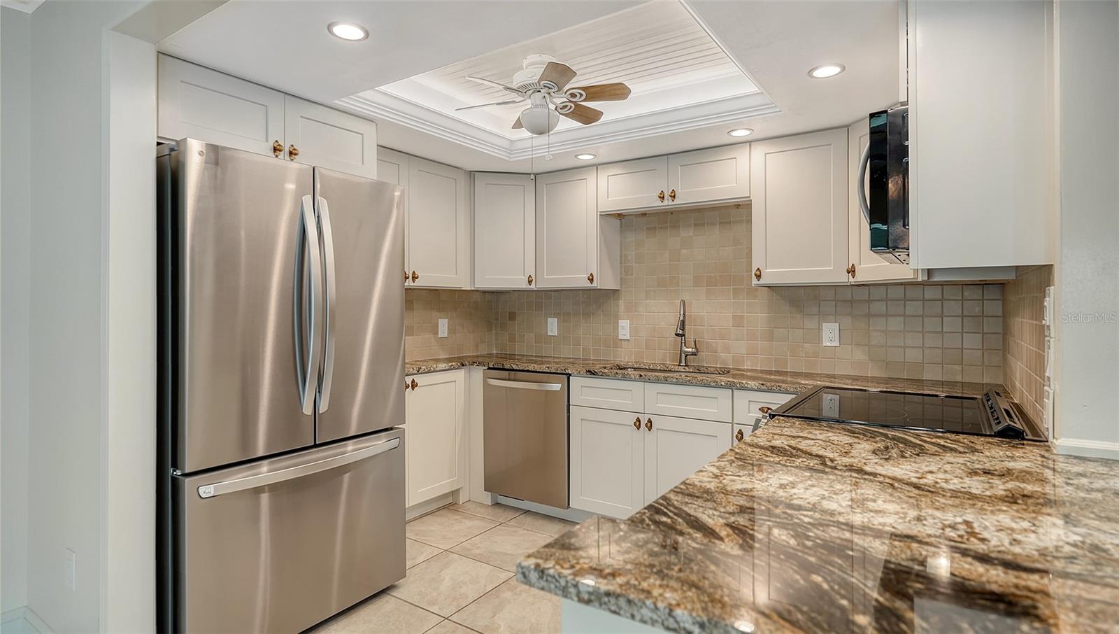 WHISPERING SANDS - Residential