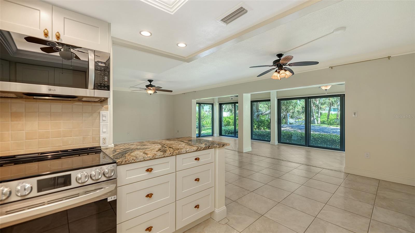 WHISPERING SANDS - Residential