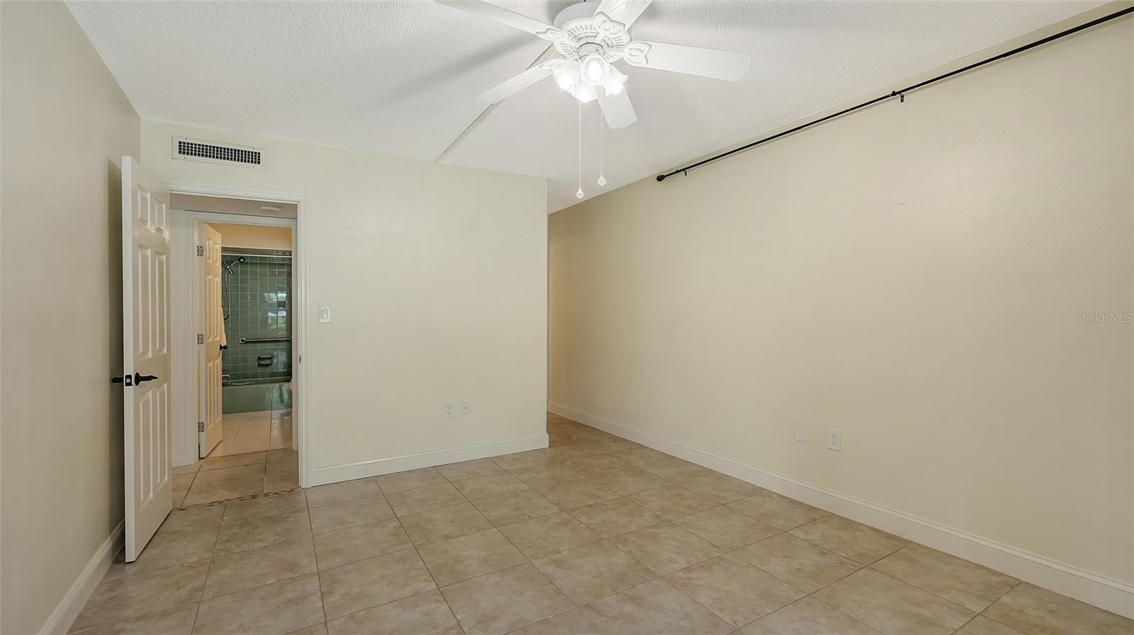 WHISPERING SANDS - Residential