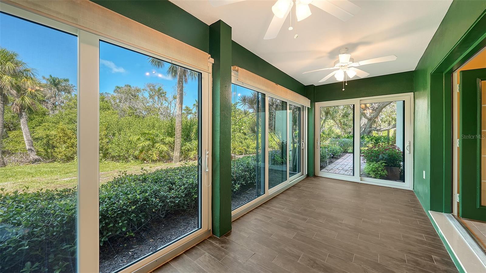 WHISPERING SANDS - Residential