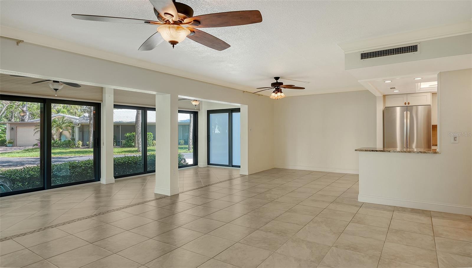 WHISPERING SANDS - Residential