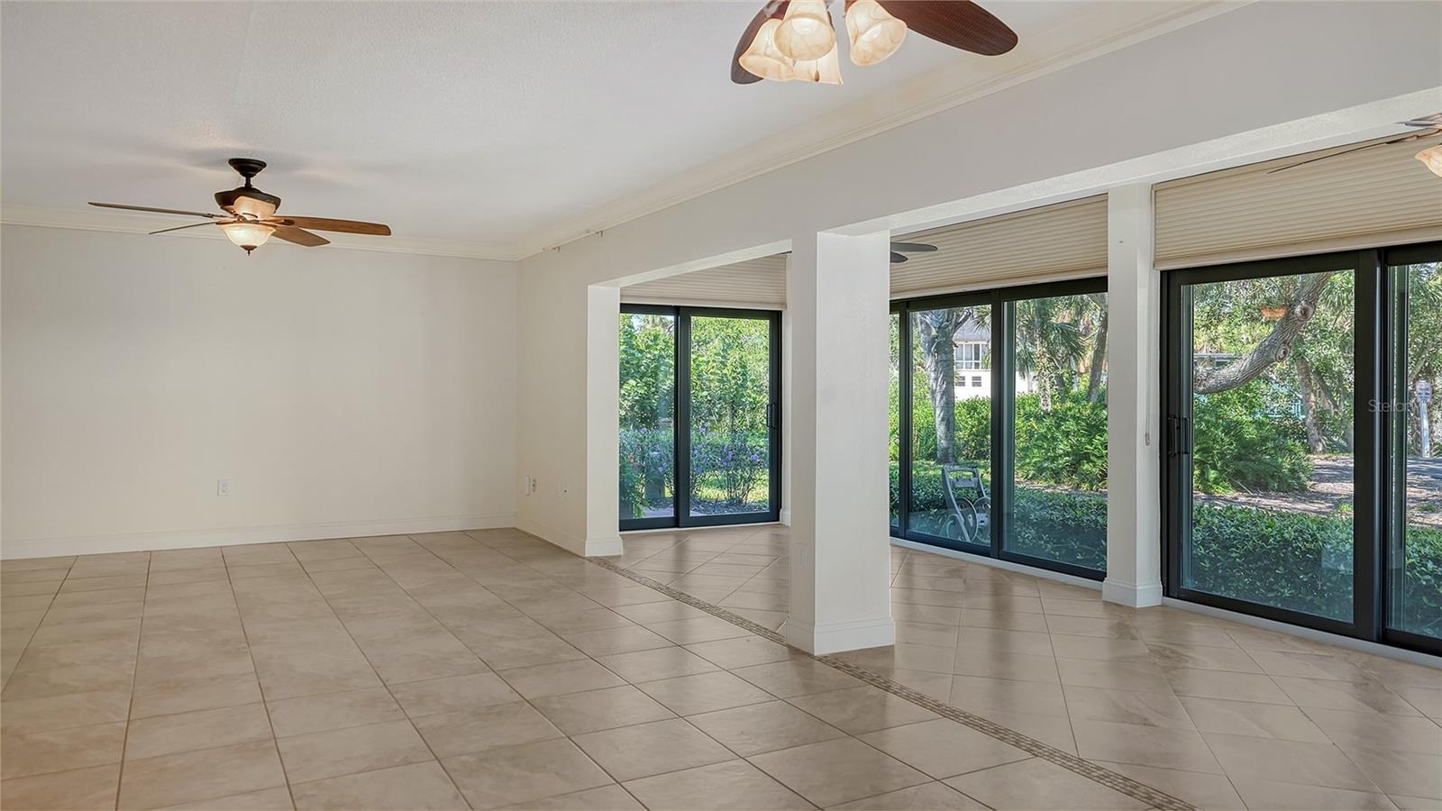 WHISPERING SANDS - Residential