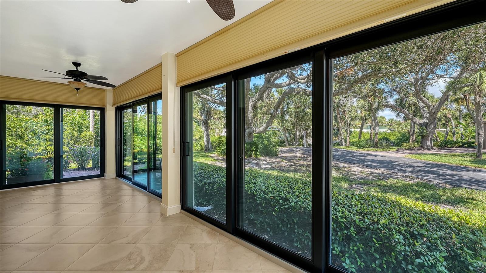 WHISPERING SANDS - Residential