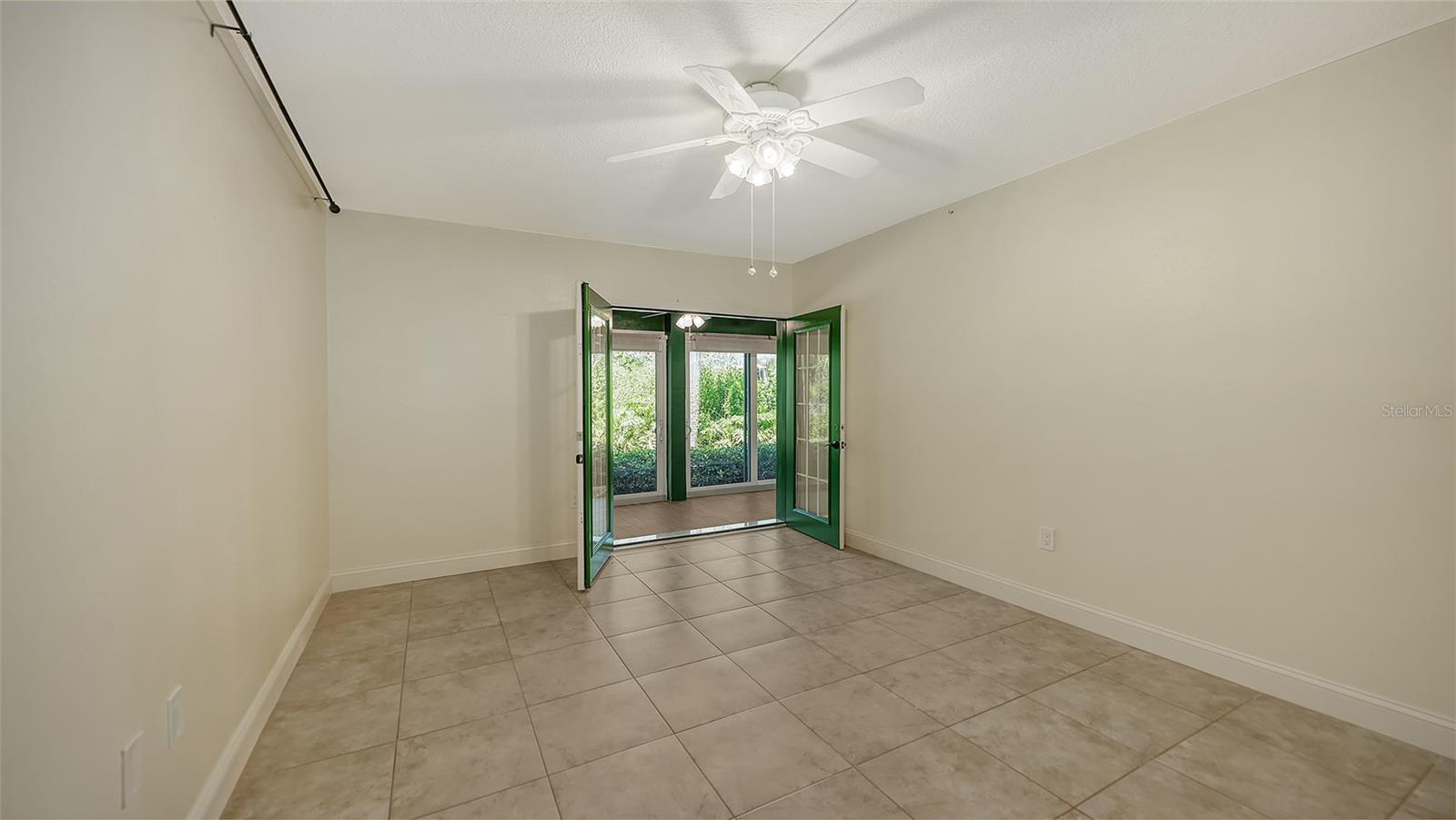 WHISPERING SANDS - Residential