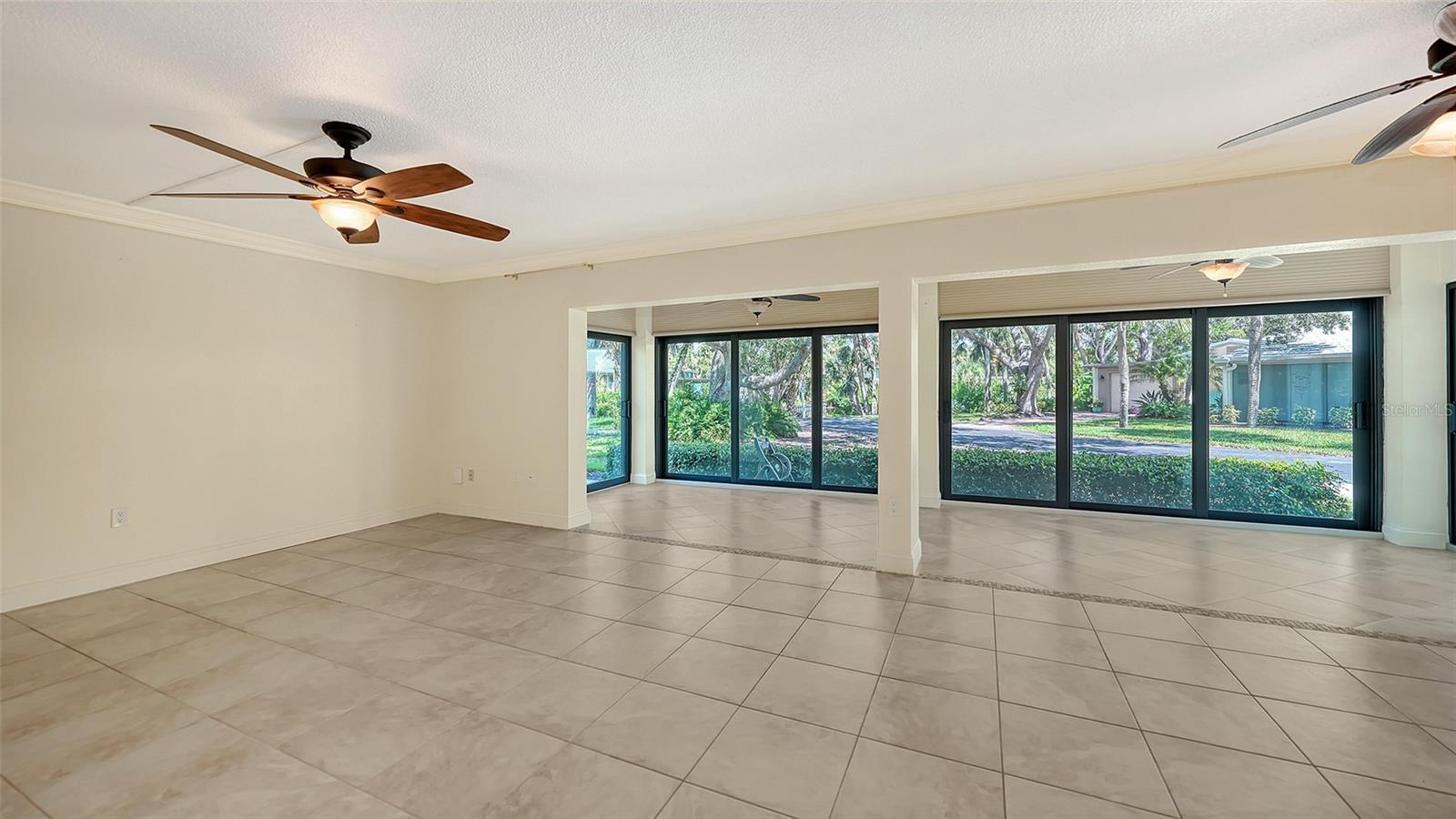 WHISPERING SANDS - Residential