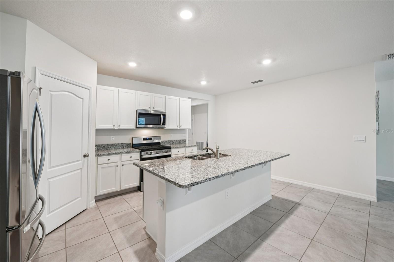 RIVIERA BELLA UN 9A - Residential