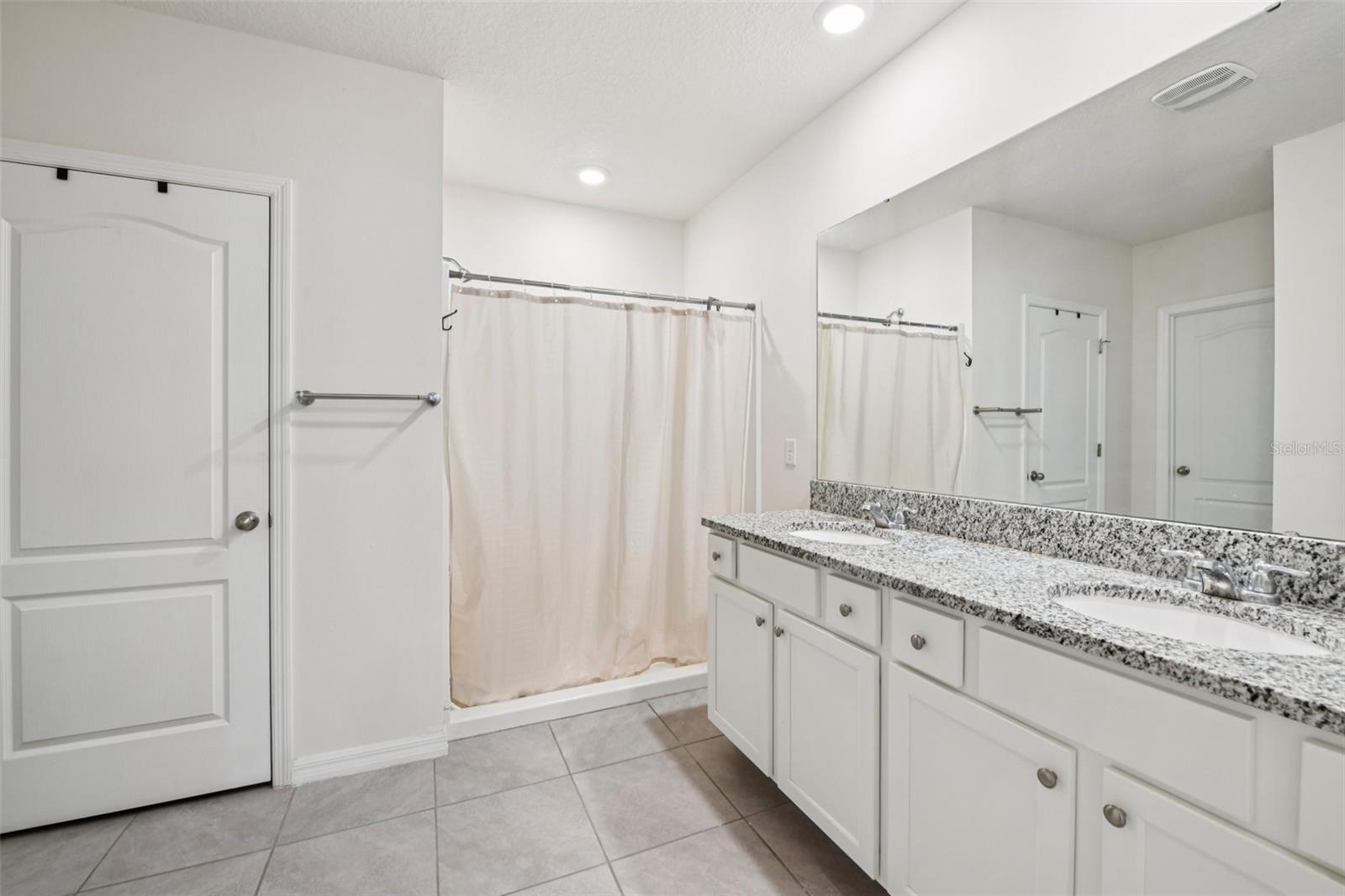 RIVIERA BELLA UN 9A - Residential