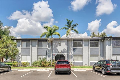 Photo of 4757 S Texas Avenue #4757D, Orlando, FL 32839 (MLS # O6291394) Photo of 4757 S Texas Avenue #4757D, Orlando, FL 32839 (MLS # O6291394)