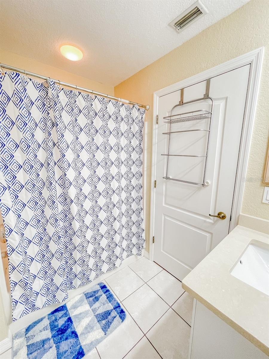 AUBURN LAKES - Residential Lease