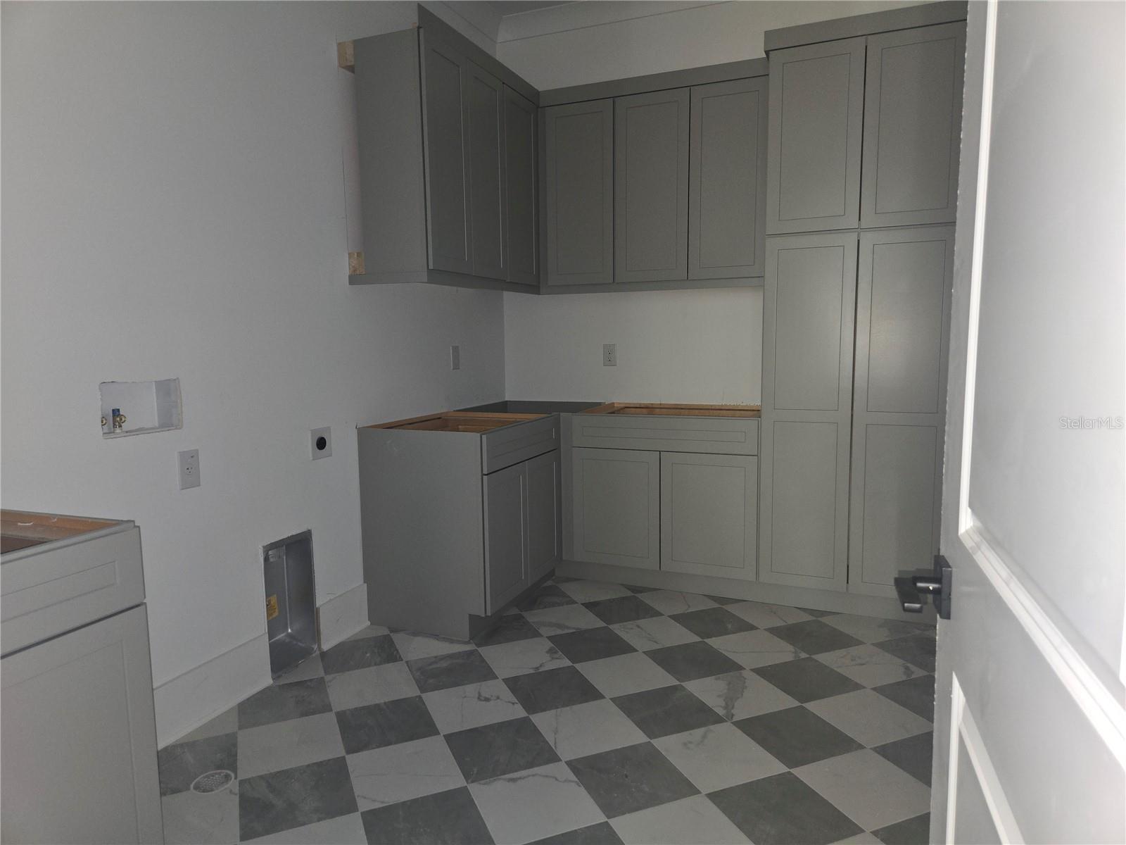 DAVIS ISLANDS PB10 PG52 TO 57 - Residential