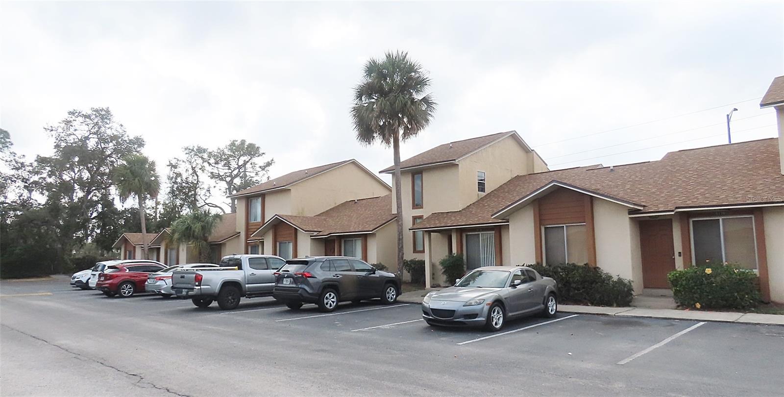 5172-5186 LA MANCHA COURT 17