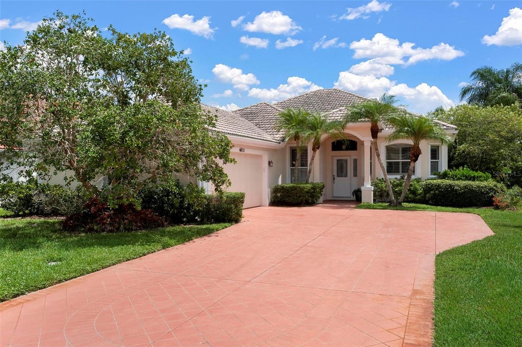 Photo of 6852 Sagebrush Circle, Sarasota, FL 34243 (MLS # O6427168)