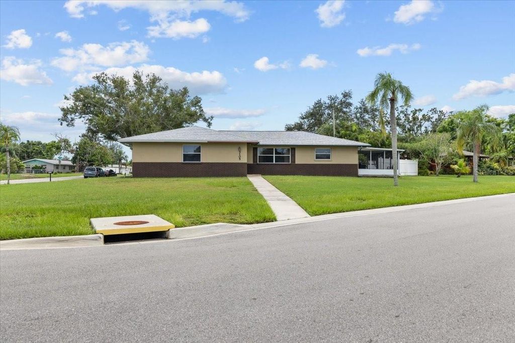 Photo of 3105 Oxford Drive W, Bradenton, FL 34205 (MLS # A4663732)