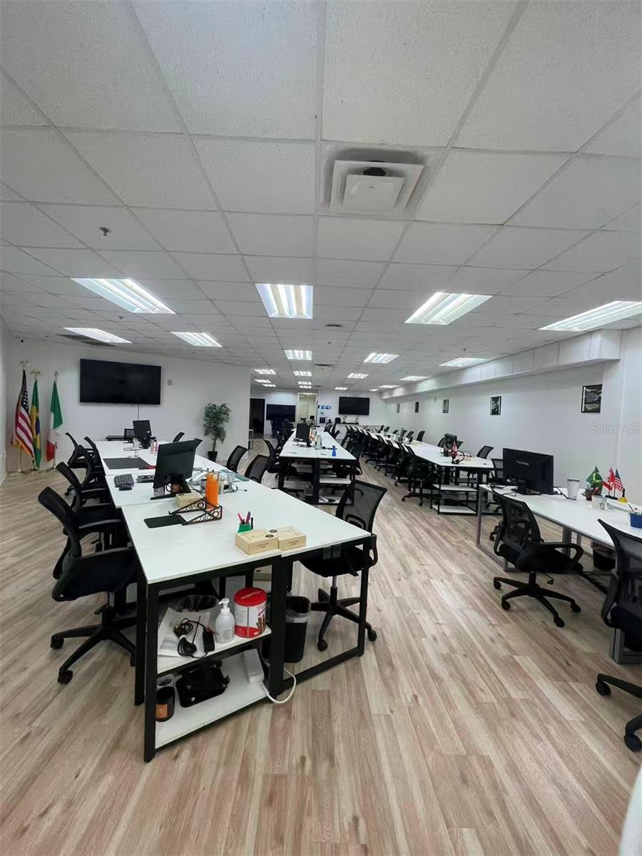 DREWTINA COMMERCE CENTER - Commercial Sale