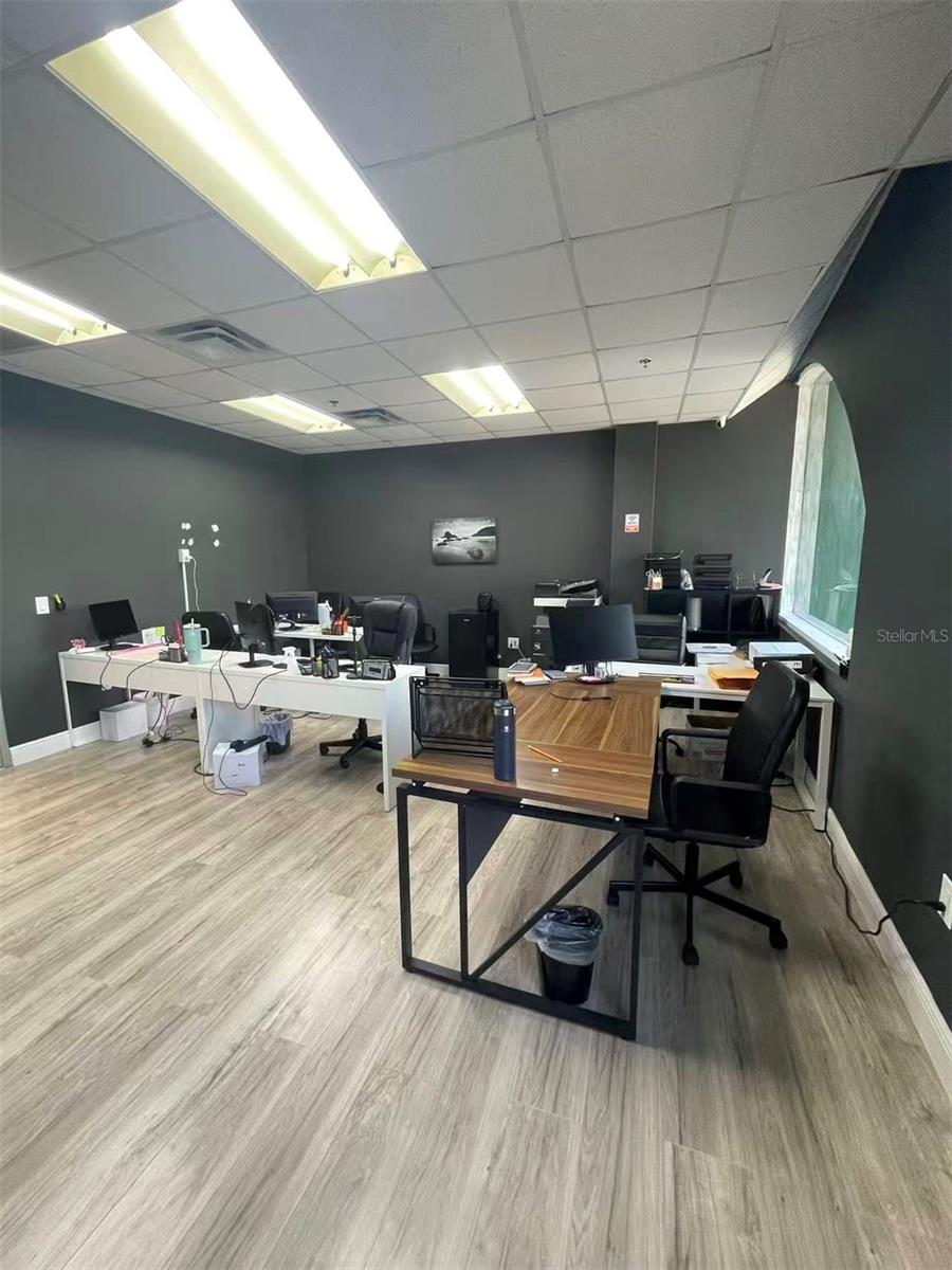 DREWTINA COMMERCE CENTER - Commercial Sale