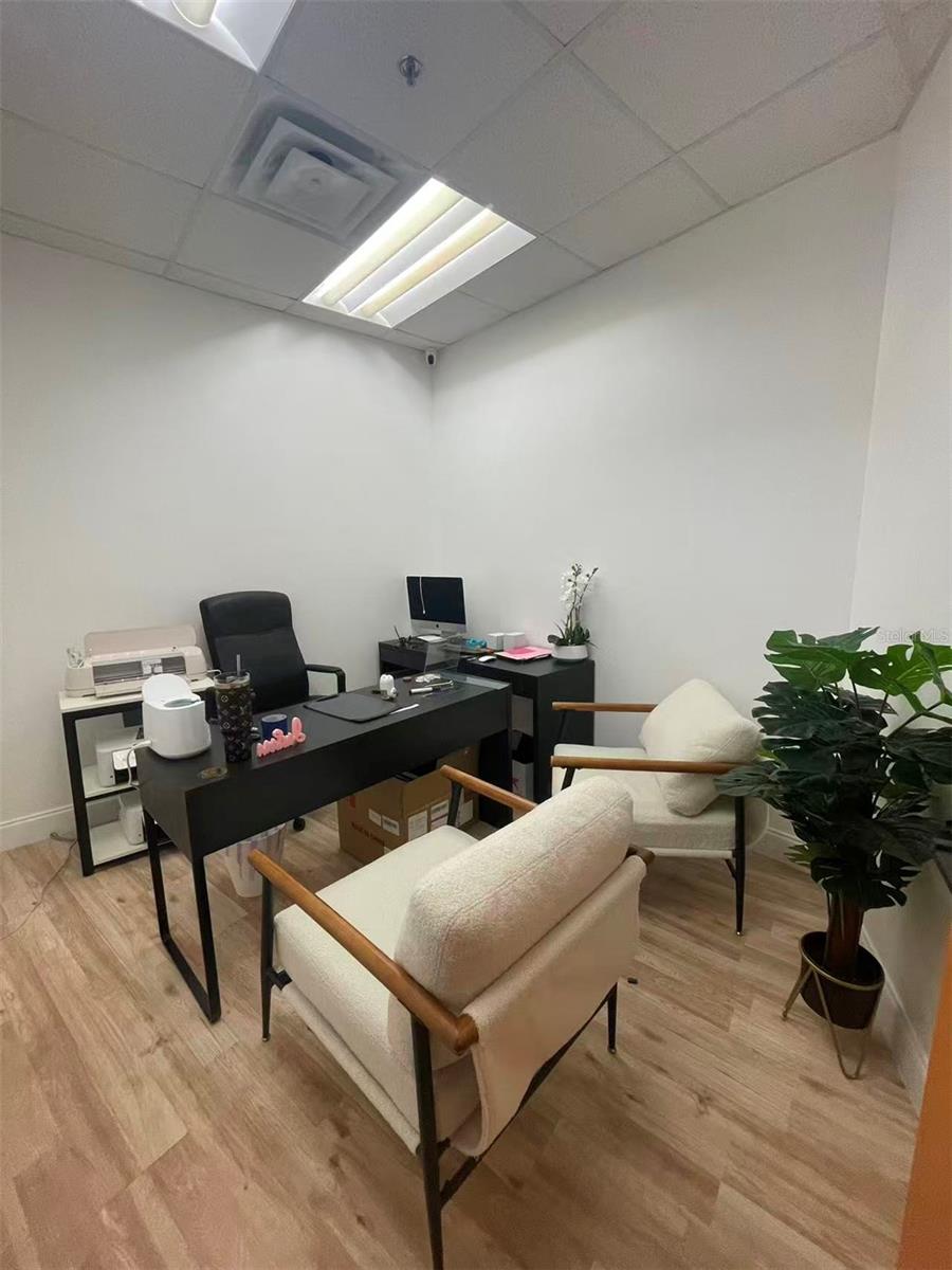 DREWTINA COMMERCE CENTER - Commercial Sale