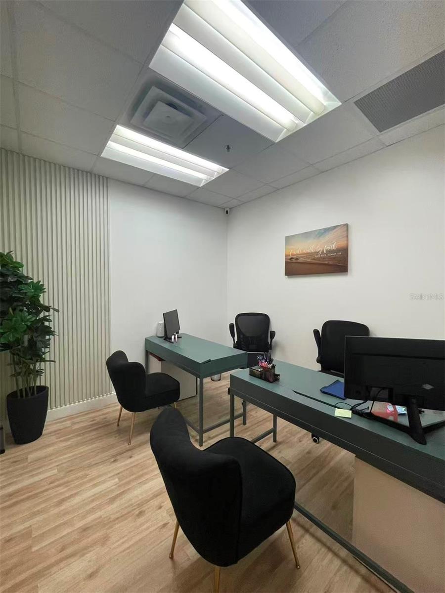 DREWTINA COMMERCE CENTER - Commercial Sale