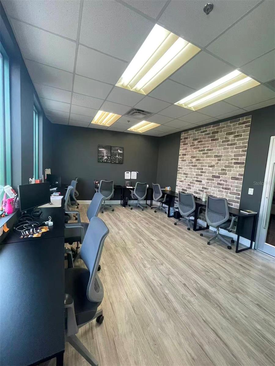 DREWTINA COMMERCE CENTER - Commercial Sale