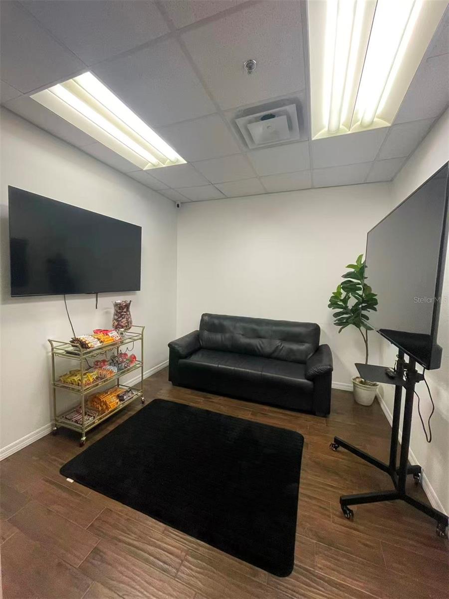 DREWTINA COMMERCE CENTER - Commercial Sale