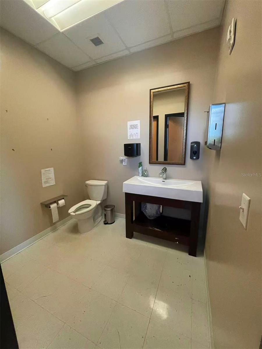DREWTINA COMMERCE CENTER - Commercial Sale