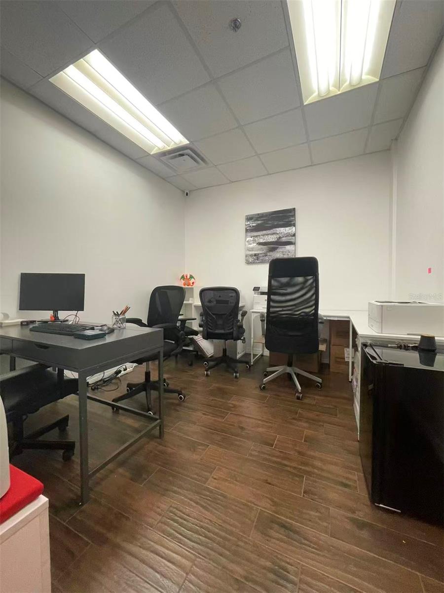 DREWTINA COMMERCE CENTER - Commercial Sale