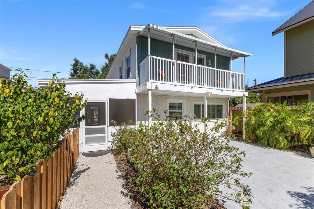 Photo of 785 23rd Avenue N, St Petersburg, FL 33704 (MLS # TB8444992)