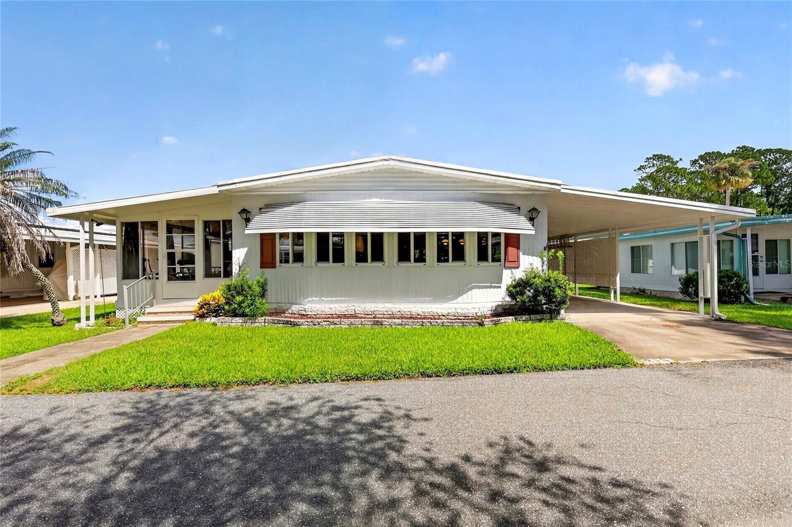 210 PALM MEADOWS DR