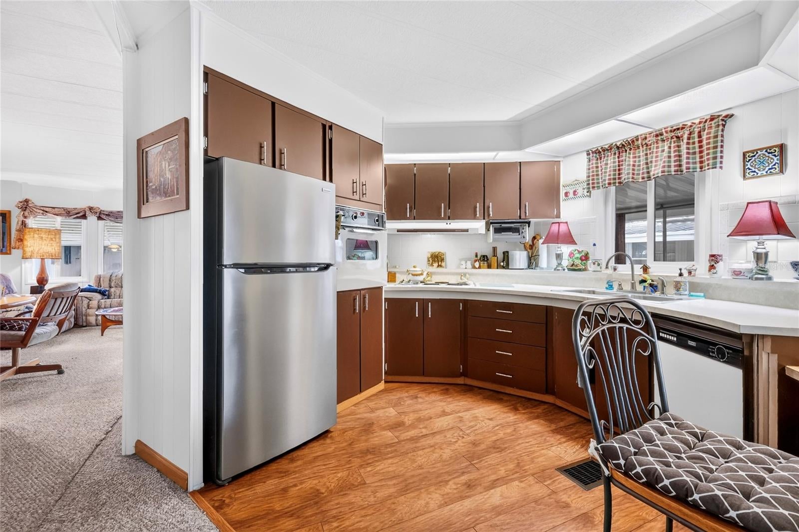 210 PALM MEADOWS DR
