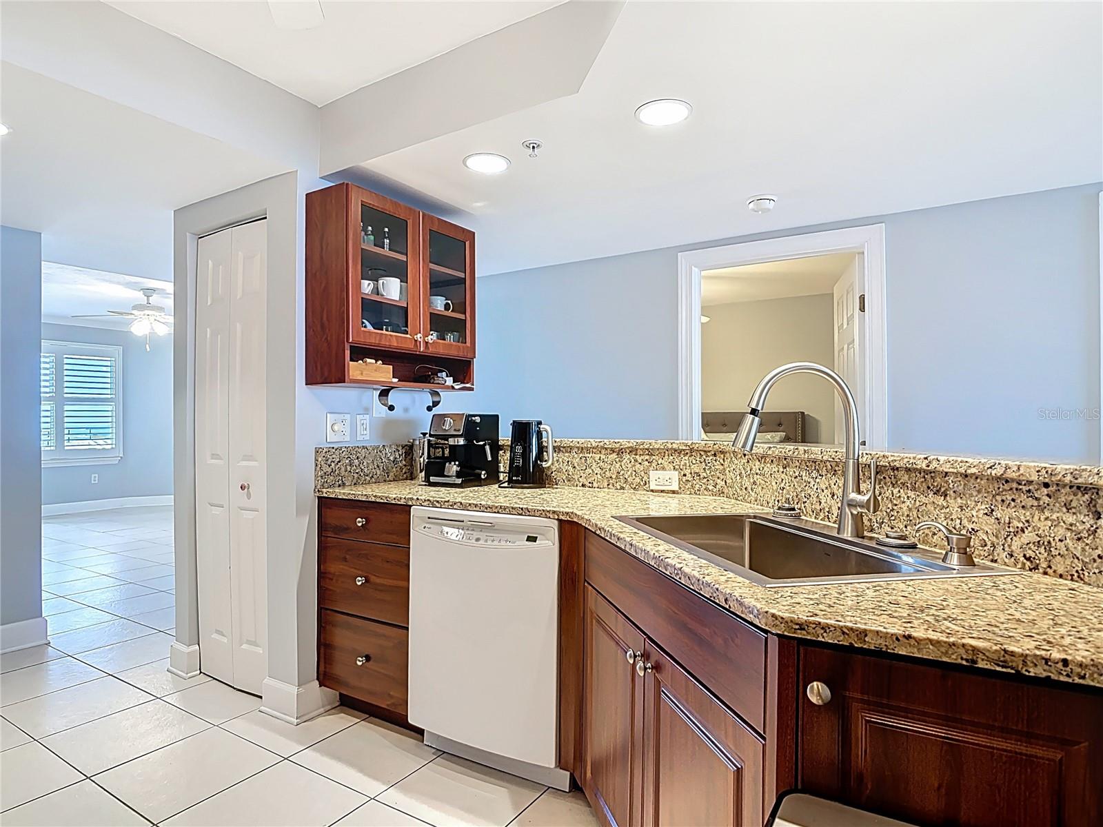 DIMUCCI TWIN TOWERS N & S - Residential