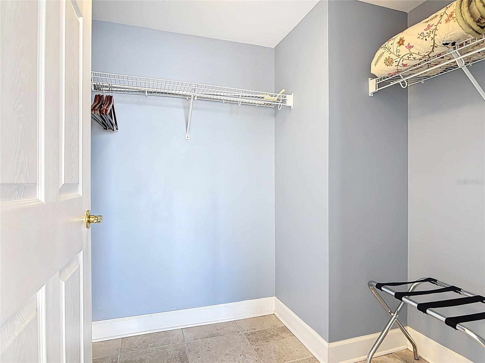 DIMUCCI TWIN TOWERS N & S - Residential