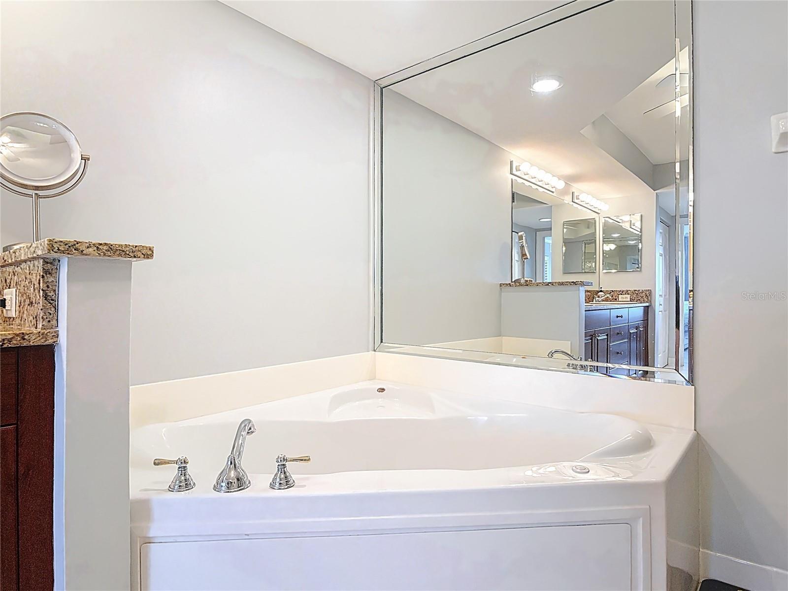 DIMUCCI TWIN TOWERS N & S - Residential