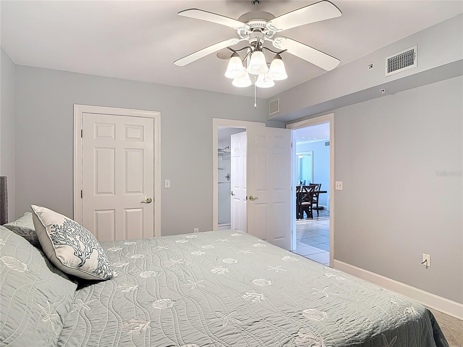 DIMUCCI TWIN TOWERS N & S - Residential