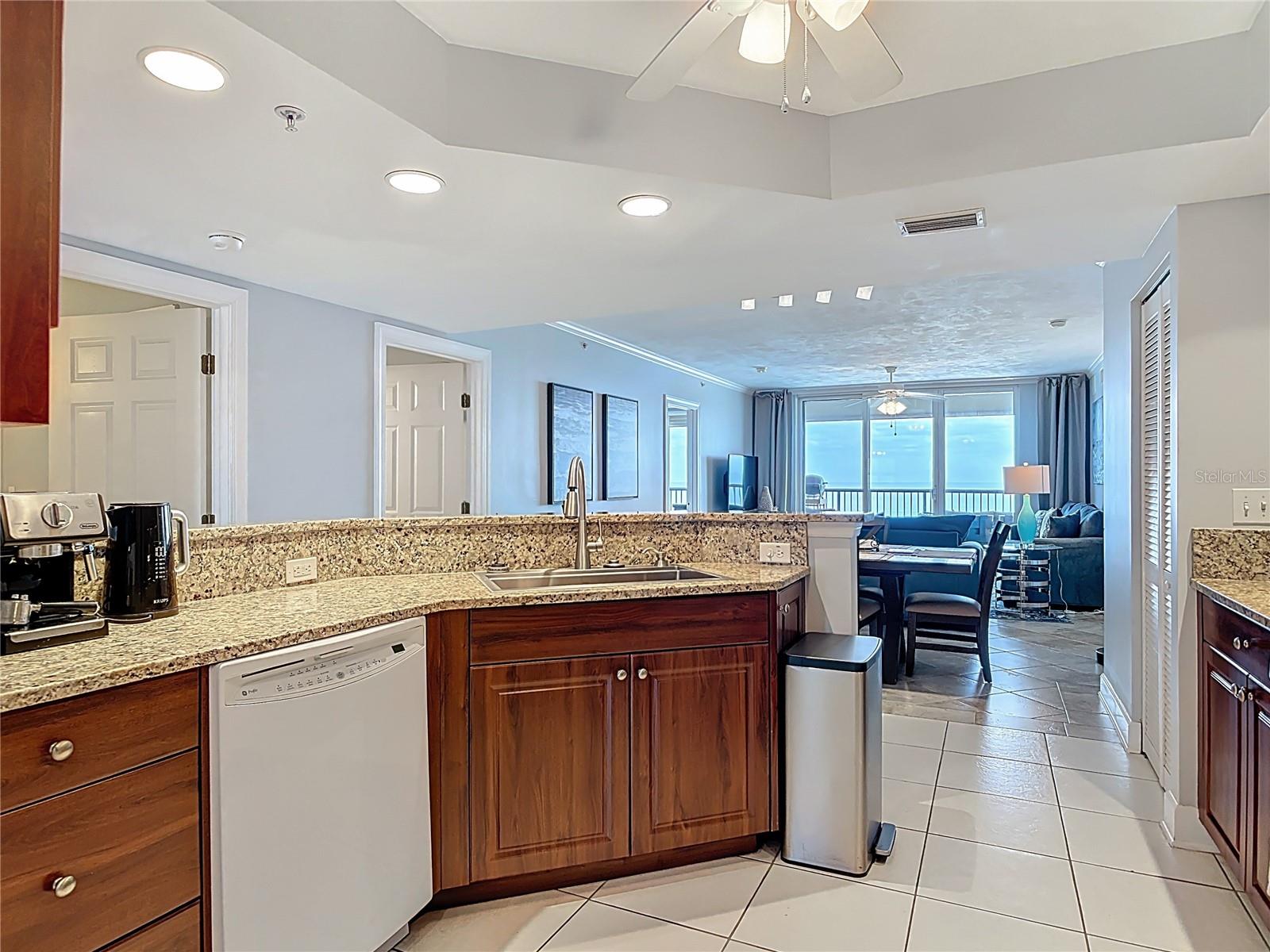 DIMUCCI TWIN TOWERS N & S - Residential