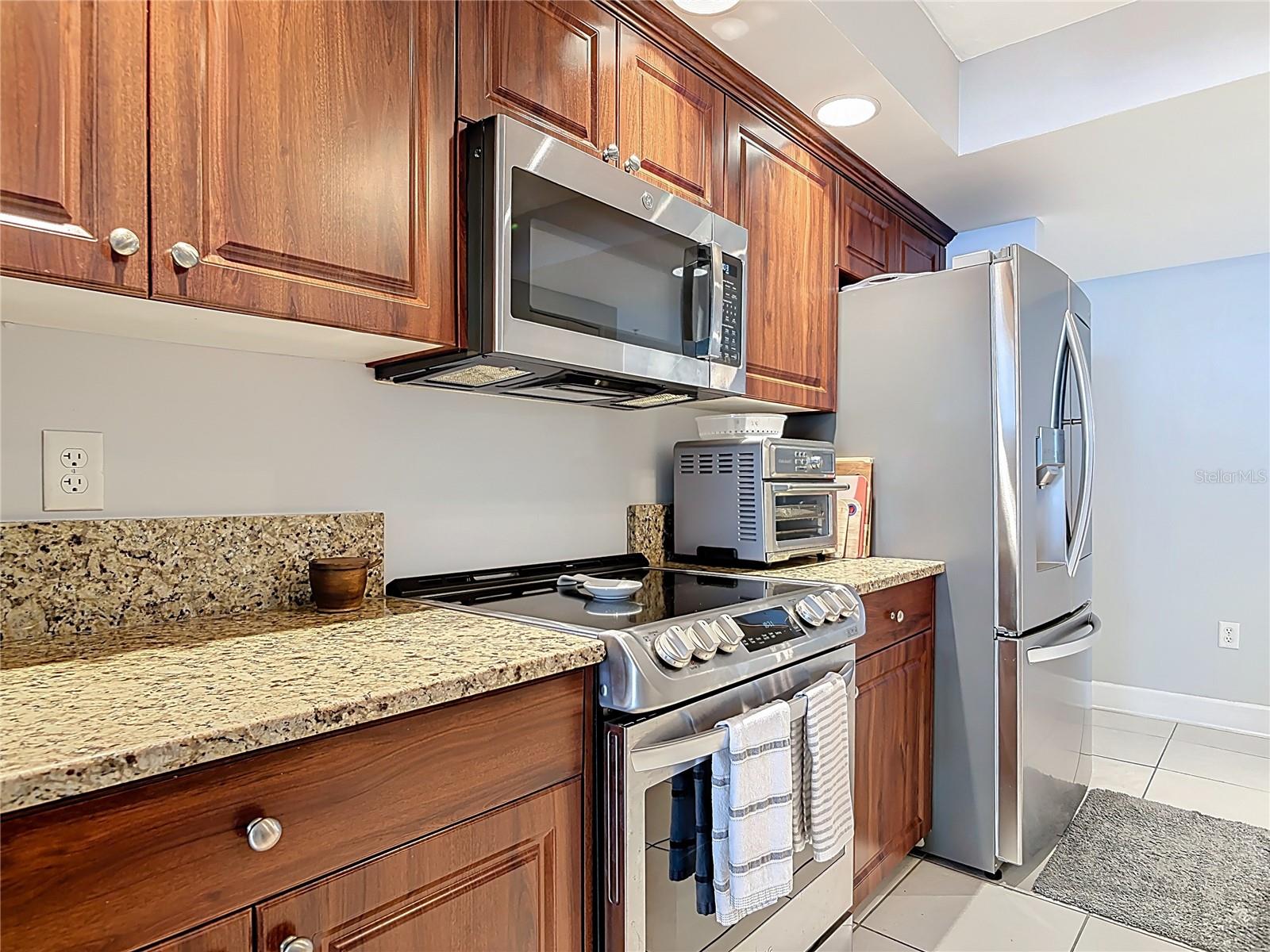 DIMUCCI TWIN TOWERS N & S - Residential