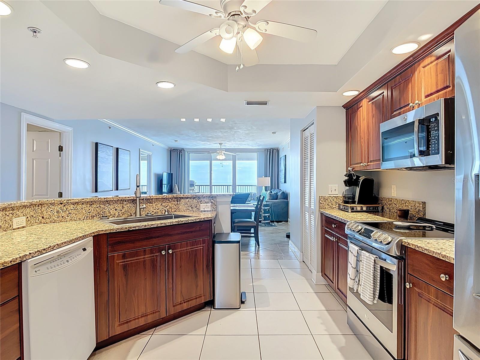 DIMUCCI TWIN TOWERS N & S - Residential