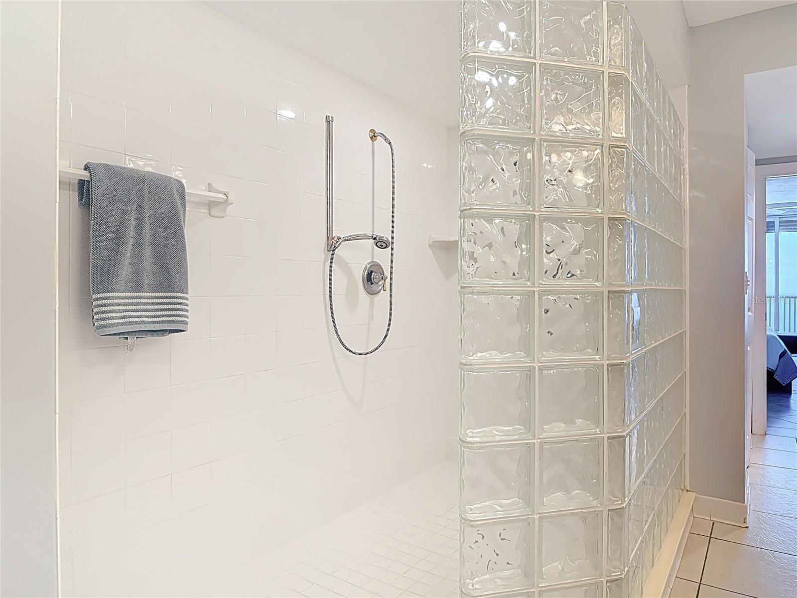 DIMUCCI TWIN TOWERS N & S - Residential